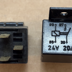 10004263 - 24 Volt 20 A Relay