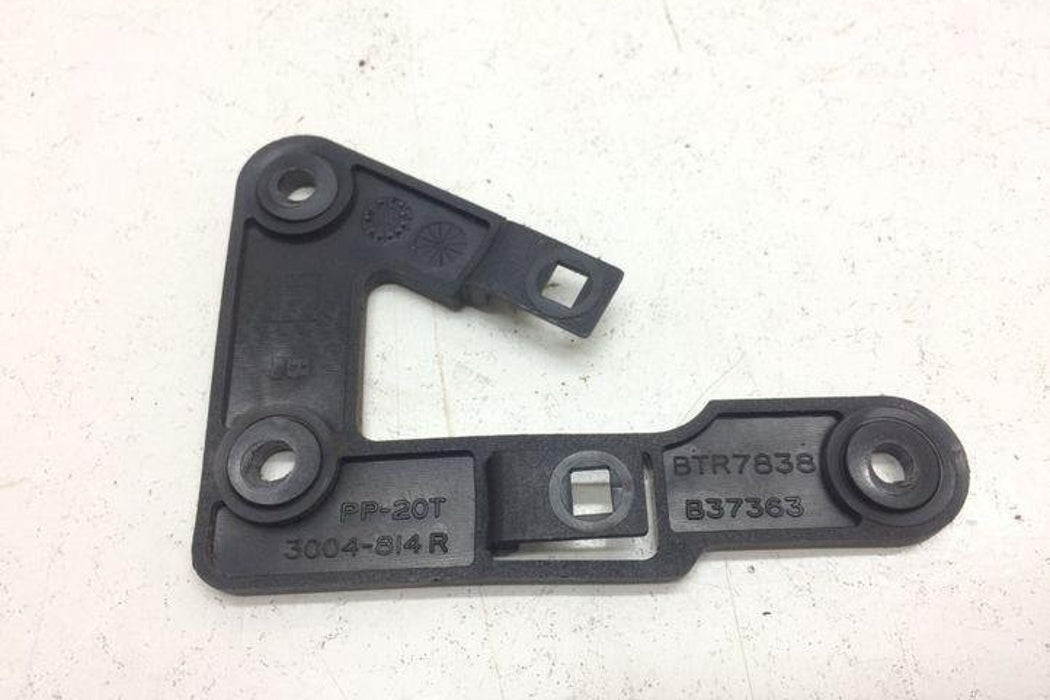 BTR7838 - Discovery II - RH Mirror Mounting Bracket CRW500060 Engine Part Land Rover Range Rover 