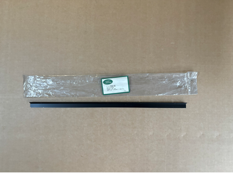 330198 - retainer glass doortop Body Part Land Rover Range Rover Series