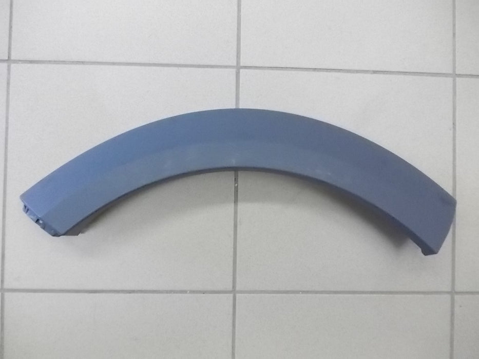 LR010629 - Rear Wheel Arch Moulding – RH – Primed  by Land RoverBody Part Land Rover Range Rover Discovery