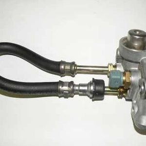 LR016319G - CONNECTOR ASSEMBLY-FUEL BLOCK OEM (+HOSES) TD5 L318;L316