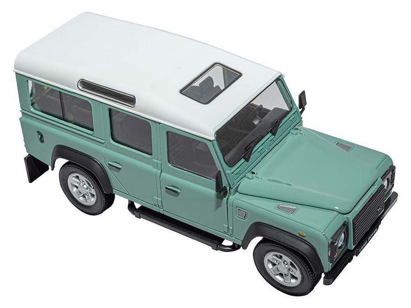 GA3403 - Diecast 1:24 scale model light green Defender  Land Rover Range Rover 